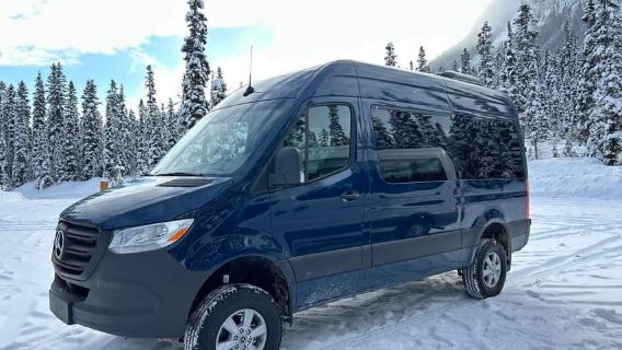 From Calgary Airport: Private Transfer to Lake Louise