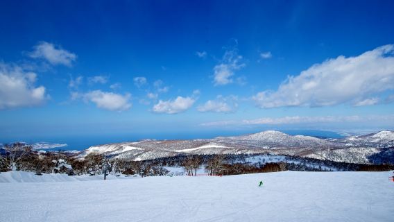 Hokkaido, Billet 1 jour pour le Téléphérique du Domaine Skiable International de Sapporo + Location de vêtements de ski, équipement et planches