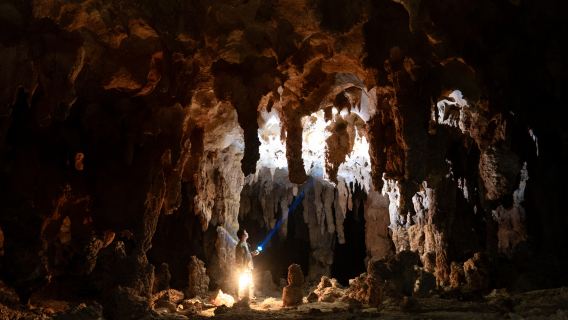 廣西桂林陽朔徒步探洞體驗/興坪古鎮範圍內可接駁【羅田大岩徒步探洞/角田水岩(魚骨洞)溯溪+槳板探洞】