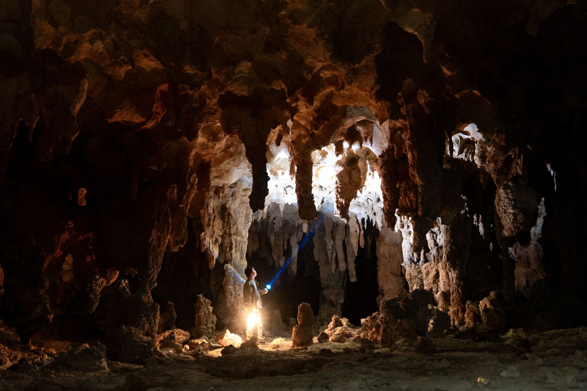 廣西桂林陽朔徒步探洞體驗/興坪古鎮範圍內可接駁【羅田大岩徒步探洞/角田水岩(魚骨洞)溯溪+槳板探洞】