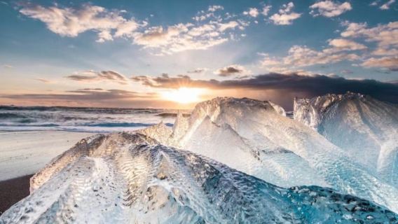 Diamond Beach and Jökulsárlón Glacier Lagoon 1-day tour from Reykjavik