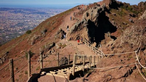 義大利那不勒斯維蘇威火山＋龐貝古城一日探險之旅