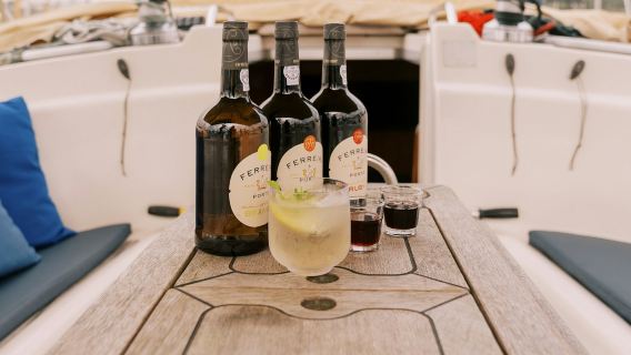 Oporto: Paseo guiado en barco + Cata de vino de Oporto