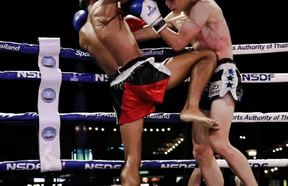 閣考勒拳擊場：泰拳比賽成人