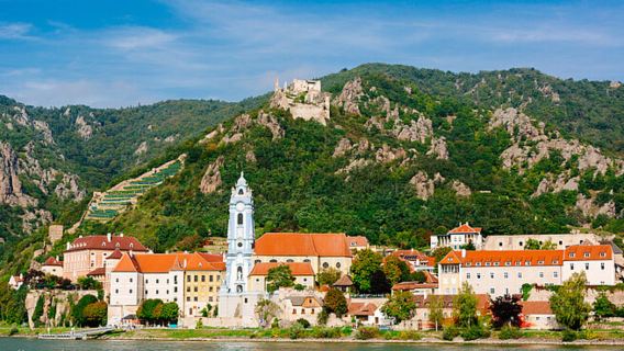1-day tour to Wachau Cultural Landscape + Melk Abbey in Austria|Includes Danube River cruise or monastery visit