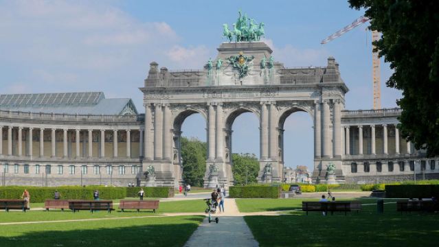 比利時布魯塞爾市政廳+拱廊街+火車世界+五十週年紀念公園之旅