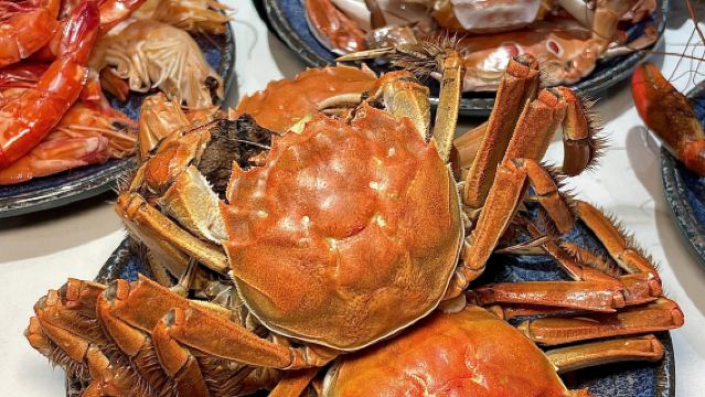 深セン:マングスチーム活シーフード・ドリアン食べ放題 【活シーフードその場で獲って蒸す+その場で割って焼くドリアン、国潮風食べ放題の頂点、複数店舗で利用可能】