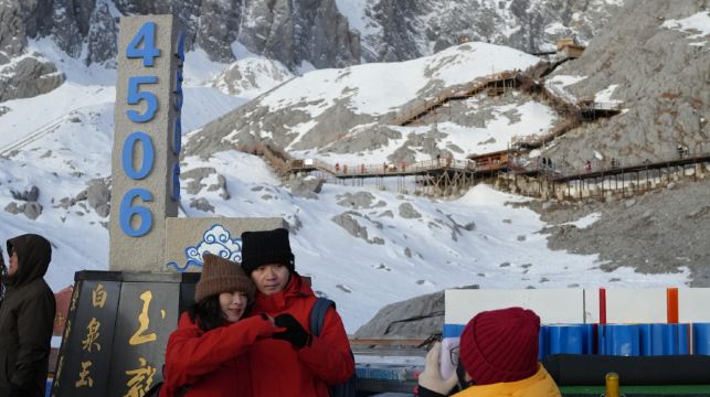 麗江玉龍雪山+藍月谷+日照金山一日遊【8人團官方票無需搶票】
