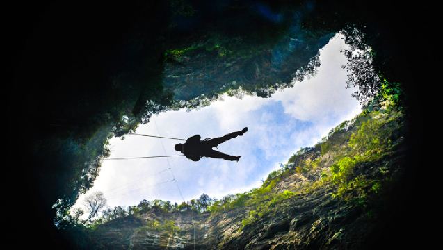 猴耳天坑包車一日遊【邂逅自然與刺激+上門接送+小團隨心玩】