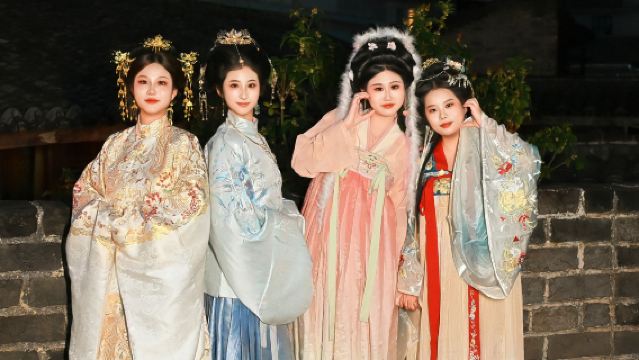 Xiamen Trip Moments[Hanfu Ancient Style Photography/Hairpin Flowers + Professional Makeup & Photography - All-Inclusive Price, No Hidden Fees]