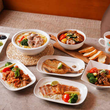 Voucher pakej makan tengah hari THE Lounge di Hotel COZZI Taipei Minsheng/Taipei Zhongxiao pada hari