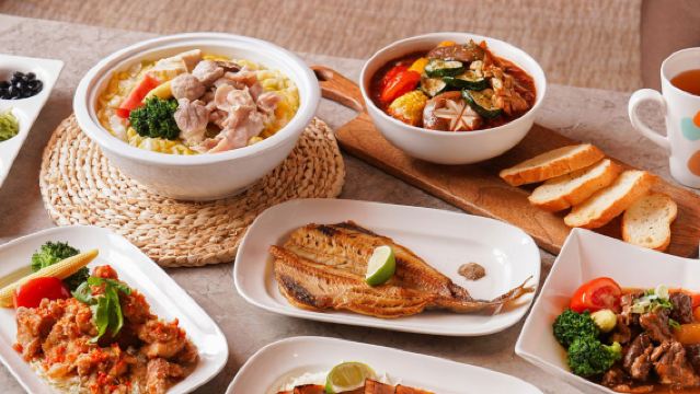 Bono de paquete de almuerzo entre semana en THE Lounge del Hotel COZZI Taipéi Minsheng/COZZI Taipéi Zhongxiao