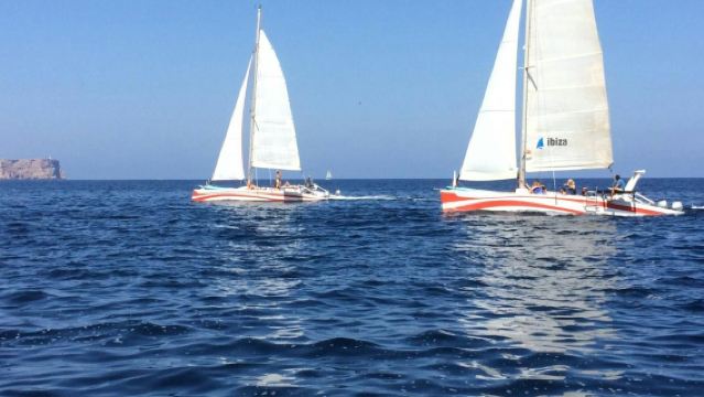 Teluk Fornells: Perjalanan Katamaran Setengah Hari