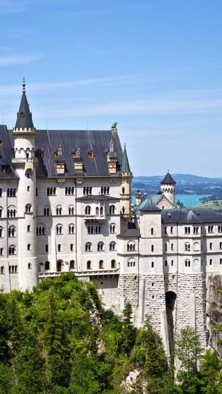 ドイツ・ミュンヘン往復：ノイシュヴァンシュタイン城とリンダーホーフ城ワンデーツアー（入場チケット込み）