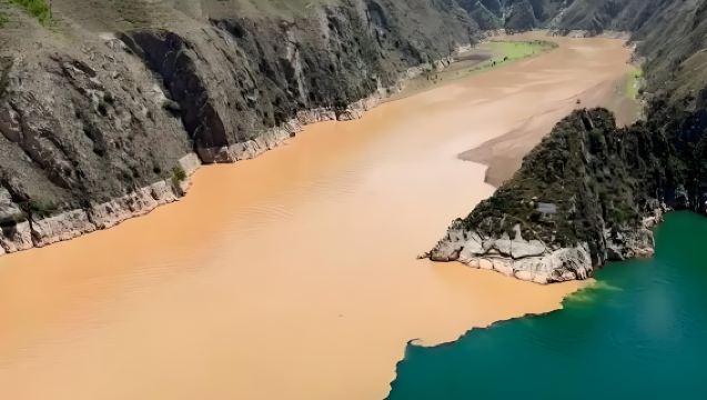 Lawatan sehari dari Lanzhou ke Jambatan Liujia Gorge + Gua Binglin + Pertemuan Sungai Huang dan Tao