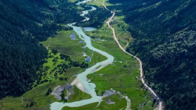林芝新措秘境徒步 雪山冰湖原始森林小眾純玩一日遊