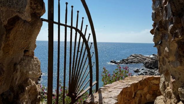 Barcelona pergi-balik/Tossa Jelly Sea - Taman Botani Tebing Blanes - Matahari Terbenam Tibidabo