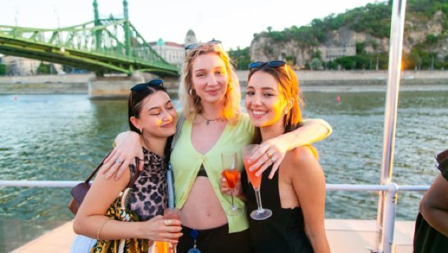 Budapest: Danube Cruise | Unlimited Drinks | Chilled Beats