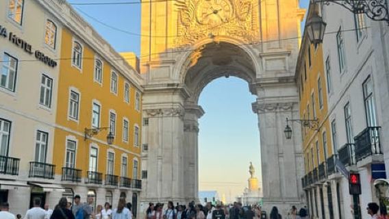 Lisbon: Old Town Tuktuk Tour