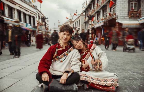 拉薩布達拉宮旅拍【布達拉宮/大昭寺/八廓街/含服飾+化妝+拍攝（藏裝旅拍底片全送）】