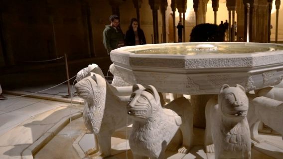 Alhambra & Istana Nasrid: Tiket Tanpa Antrian + Tur Malam