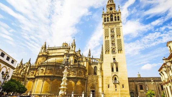 สเปน + พระราชวังเซบียา + สนามสู้วัวกระทิงเซบียา + หอคอยคีรัลดา + พระราชวังปิลาต