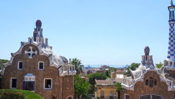 Fast Track - Sagrada Familia and Park Güell Guided Tour with transfer
