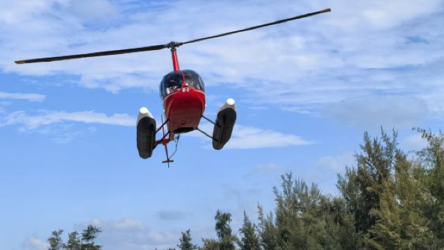 三亜ヘリコプター低空飛行体験/海棠湾鉄炉港基地【鳳凰島着陸セットメニュー含む/R44機種は3人まで搭載可能】