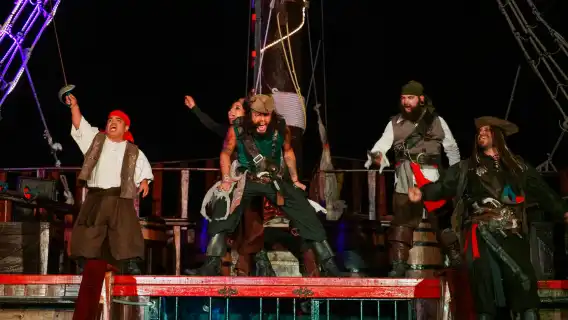 Cancún: Pirate Ship Party Cruise with Open Bar