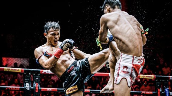 Soirée de boxe Muay Thai à la première Rajadamnern Arena de Bangkok