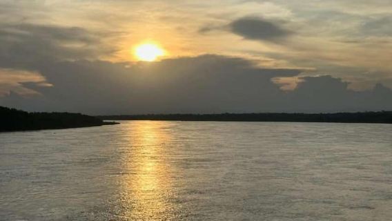 From Kampala:Lake Mburo National Park Day Tour,Equator& Boat