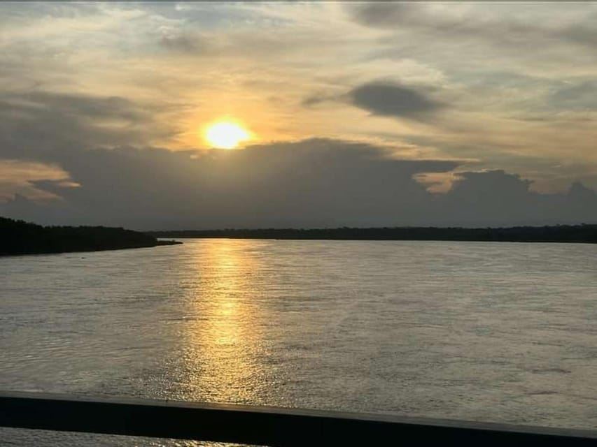 カンパラ発：ムブロ湖国立公園日帰りツアー、赤道＆ボート