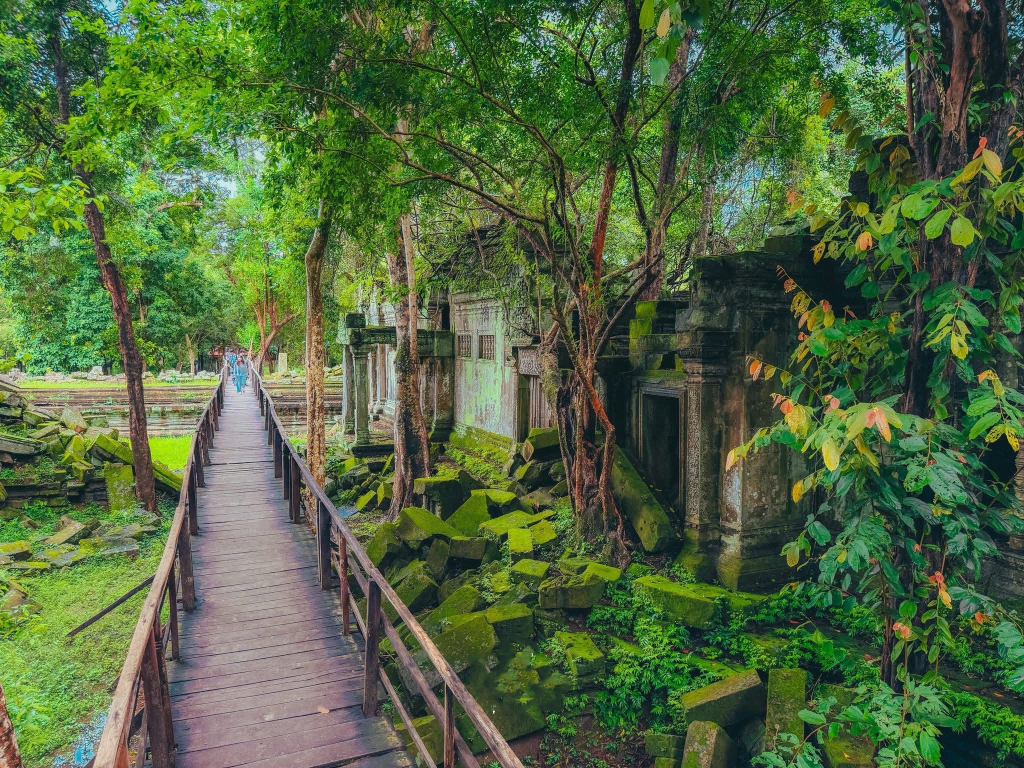 Full Day Banteay Srei, Beng Mealea & Tonle Sap Lake Tour