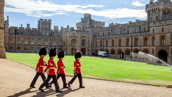 London Windsor Castle, Stonehenge, Lacock and Bath 1-day tour [English-speaking group]