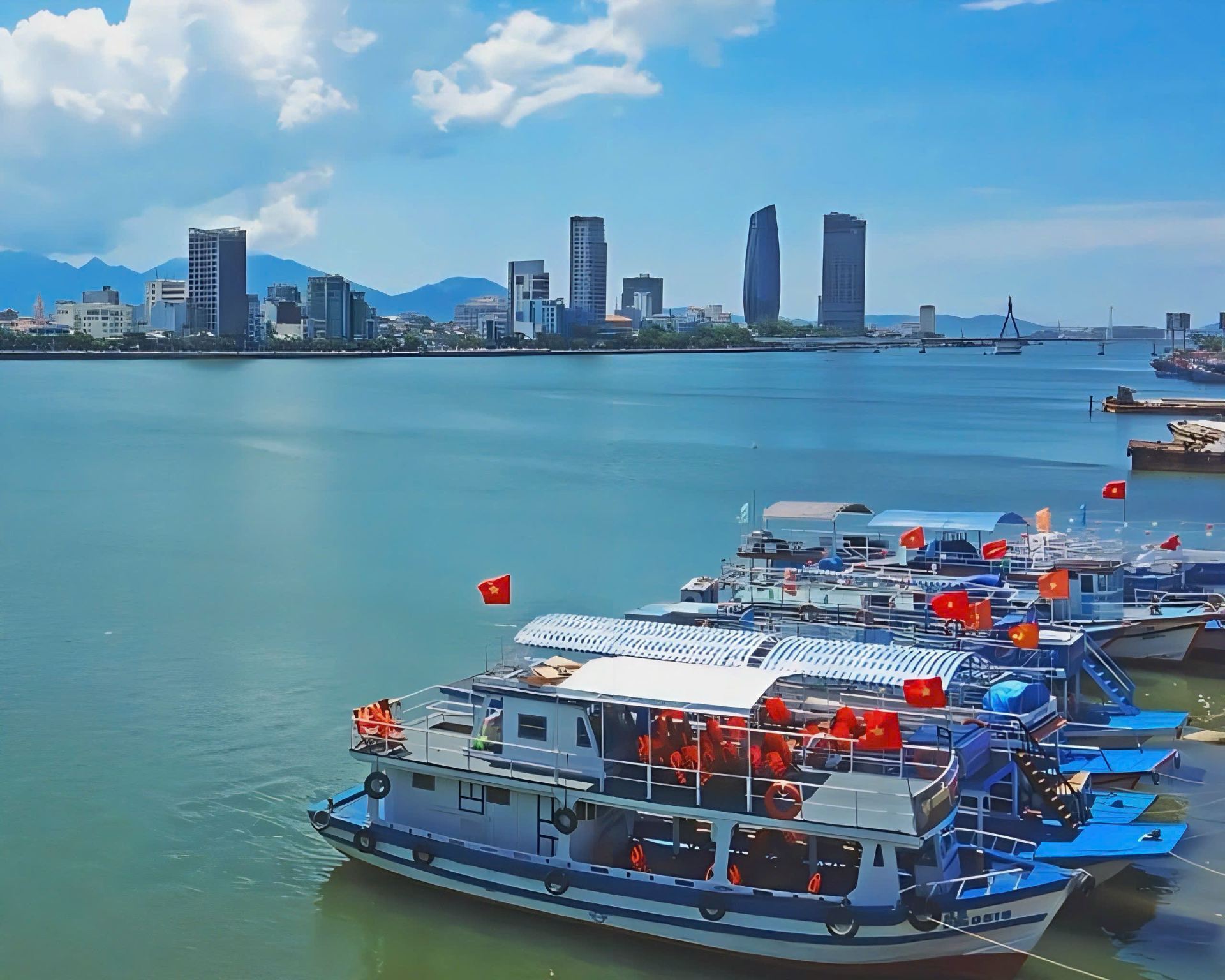 ทัวร์กลุ่มครึ่งวันพร้อมไกด์ที่ดานัง: ภูเขาหินอ่อน - เจดีย์ลินห์อึ๋ง - พิพิธภัณฑ์ - ตลาดท้องถิ่น | ออกเดินทางจากดานังหรือฮอยอัน