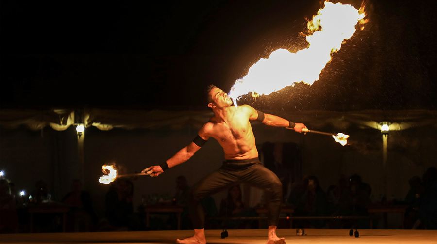 【杜拜沙漠營地體驗沖沙】紅沙沖沙/接送/日落/騎駱駝/阿拉伯自助晚餐/手繪/表演-普通/VIP/夏日冷氣區可選