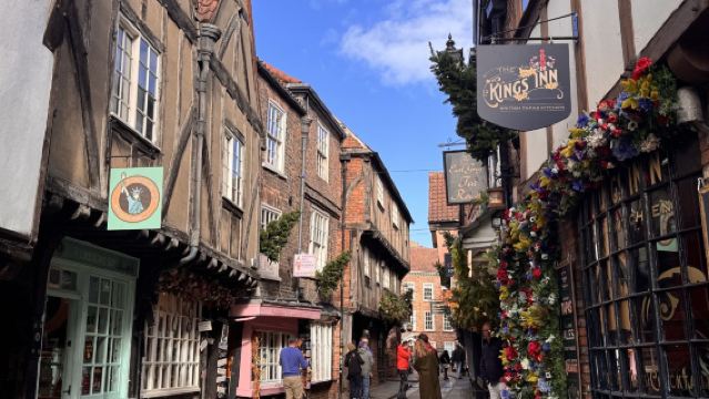 約克肉鋪街+約克大教堂+克利福德塔+約克城牆【中文地陪】