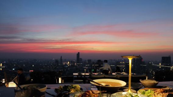 Tischreservierung im beliebten Michelin-Restaurant Le Du Kaan in Bangkok mit atemberaubender Aussicht