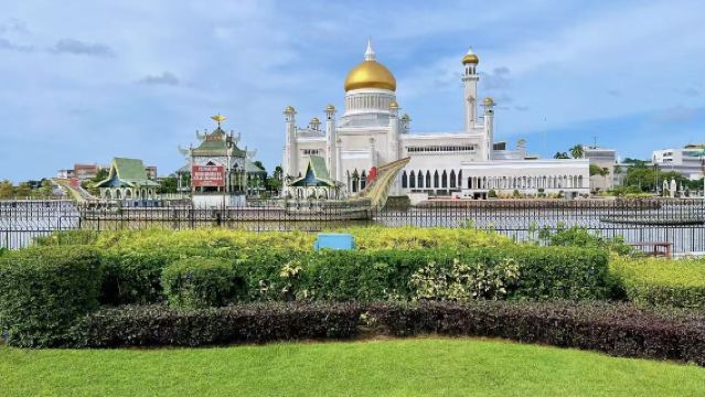 Lawatan sehari hutan bakau Sungai Brunei + Masjid Jame' Asr Hassanil Bolkiah + Muzium Teknologi Maritim + Kampong Ayer