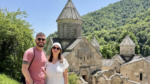 Excursión privada al lago Sevan y Dilijan: monasterios y naturaleza