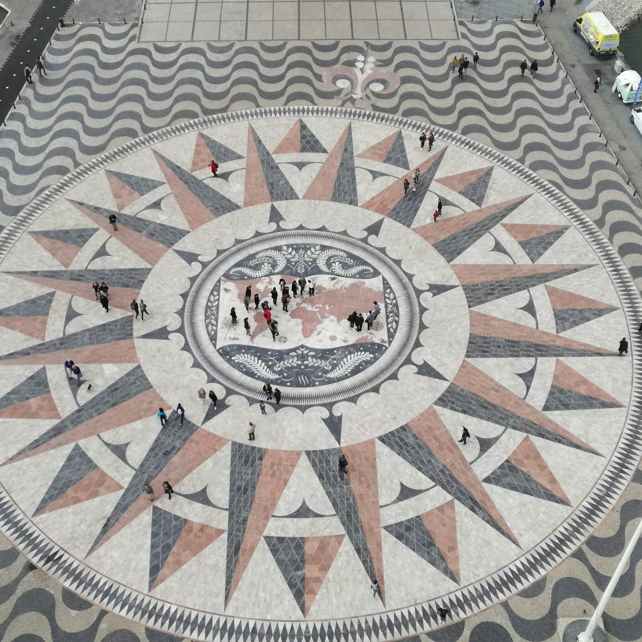 Jerónimos Monastery: Guided Tour + Belém Walking Tour