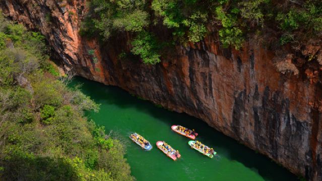 Jiuxiang Gruppen-Tagesausflug: Entdecken Sie die unterirdischen Wunder von Kunmings Karst-Meisterwerk