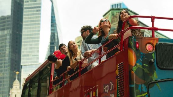 Лондон: поездка на катере Uber в одну сторону и однодневная автобусная экскурсия с возможностью высадки и посадки на разных остановках.