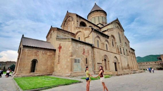 ジョージア スヴェティツホヴェリ大聖堂+ジワリ修道院+千年女子修道院 ワンデーツアー 貸切チャーター