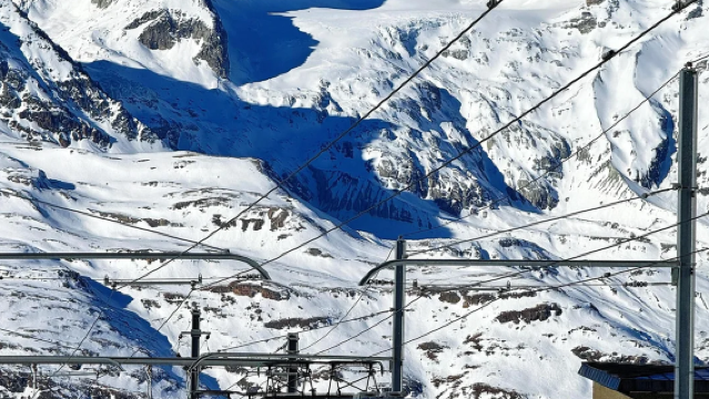 Switzerland Jungfraujoch - Top of Europe Day Tour from Zurich/Lucerne/Interlaken · Chinese/English Group