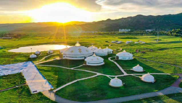 [Departing from Hohhot] One-Day Tour to Hongshiya + Chilechuan Grassland + Tianci Grassland