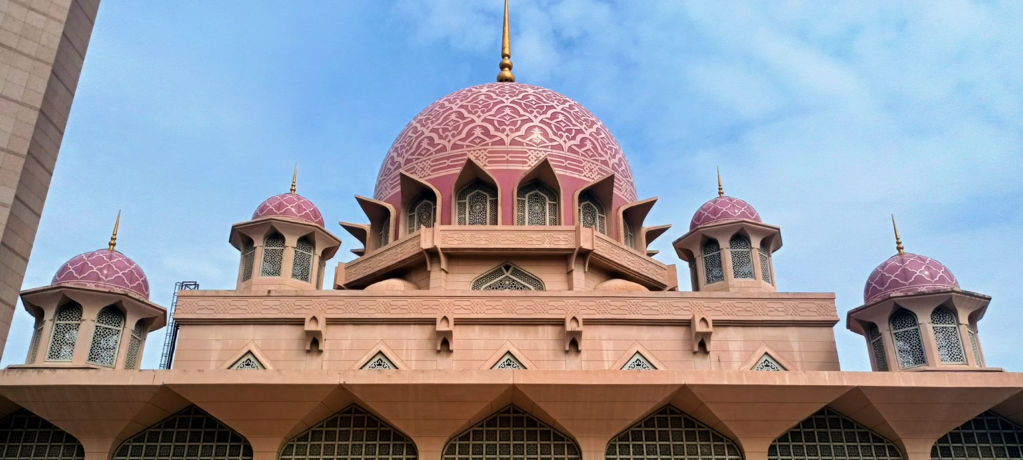 Putrajaya Tour with Traditional Boat Cruise and Pink Mosque