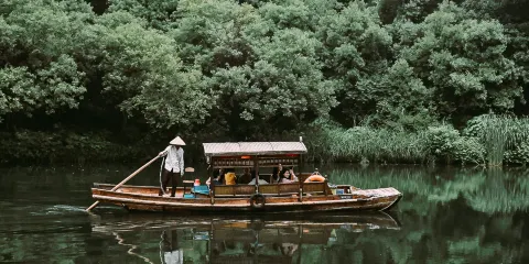 杭州西湖遊船搖櫓船私人尊享包船+私人尊享人工講解+品茶體驗