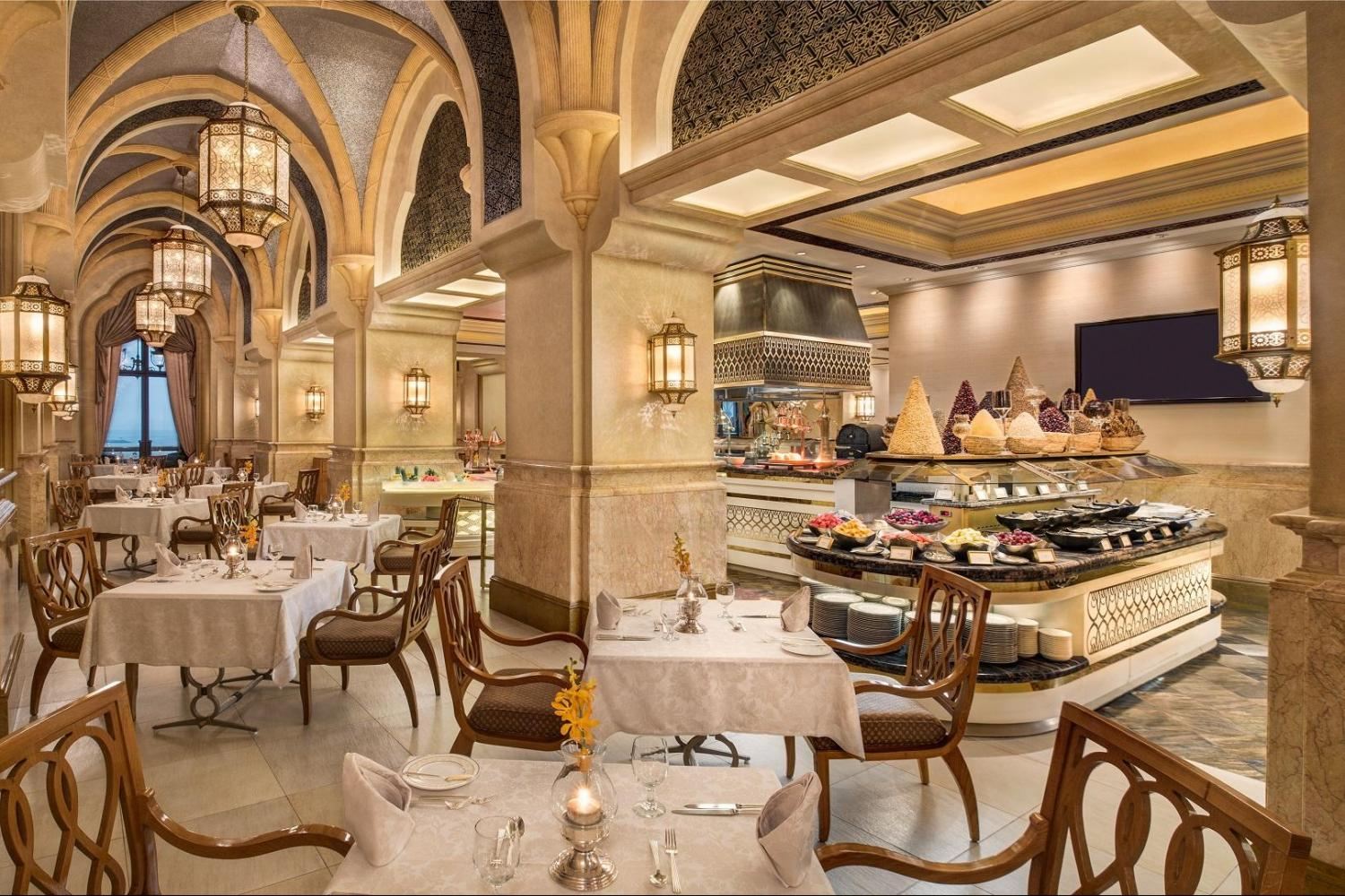 Buffet al ristorante Le Vendome dell'Emirates Palace Abu Dhabi (opzione pranzo/cena)