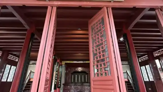 ทัวร์วันเดียว/ทัวร์หลายวัน ห้องสมุด Haikou Yundong + หาด Xixiu + สวน Century Bridge ( มีบริการภาษาอังกฤษ)